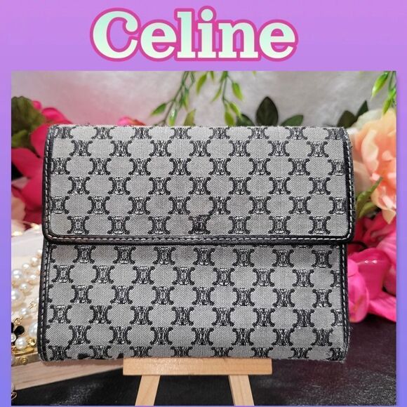 Authentic Céline Vintage Compact Wallet - Picture 1 of 11
